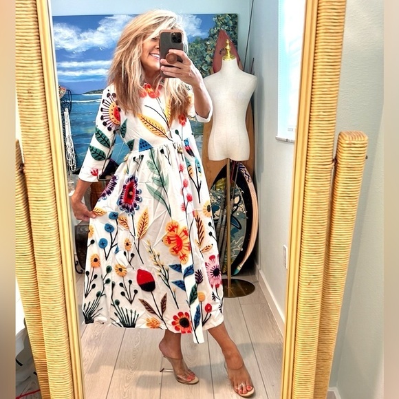 Gorgeous Button-Neck Lightweight Dress, Flowy, Floral, Fabulous, Size Small - Picture 3 of 10